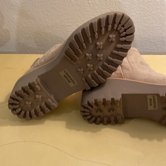 Dolce Vita‎ Taupe Ankle Slip on Boots.  Suede.  Size 7.  Maybe Worn Once. - Picture 6 of 8